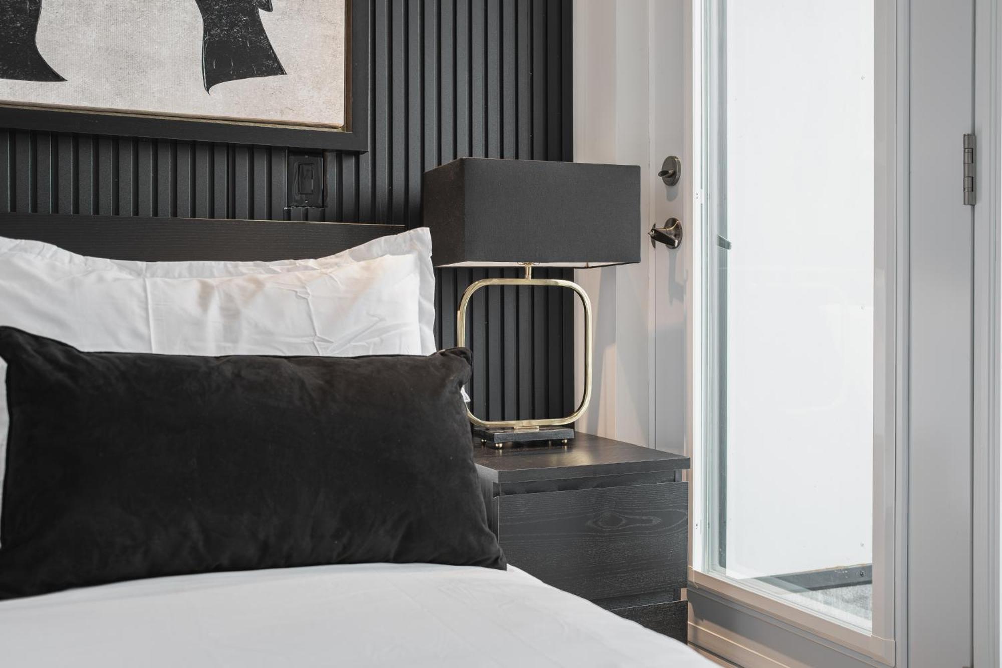 Westview Luxury Suites Оттава Экстерьер фото