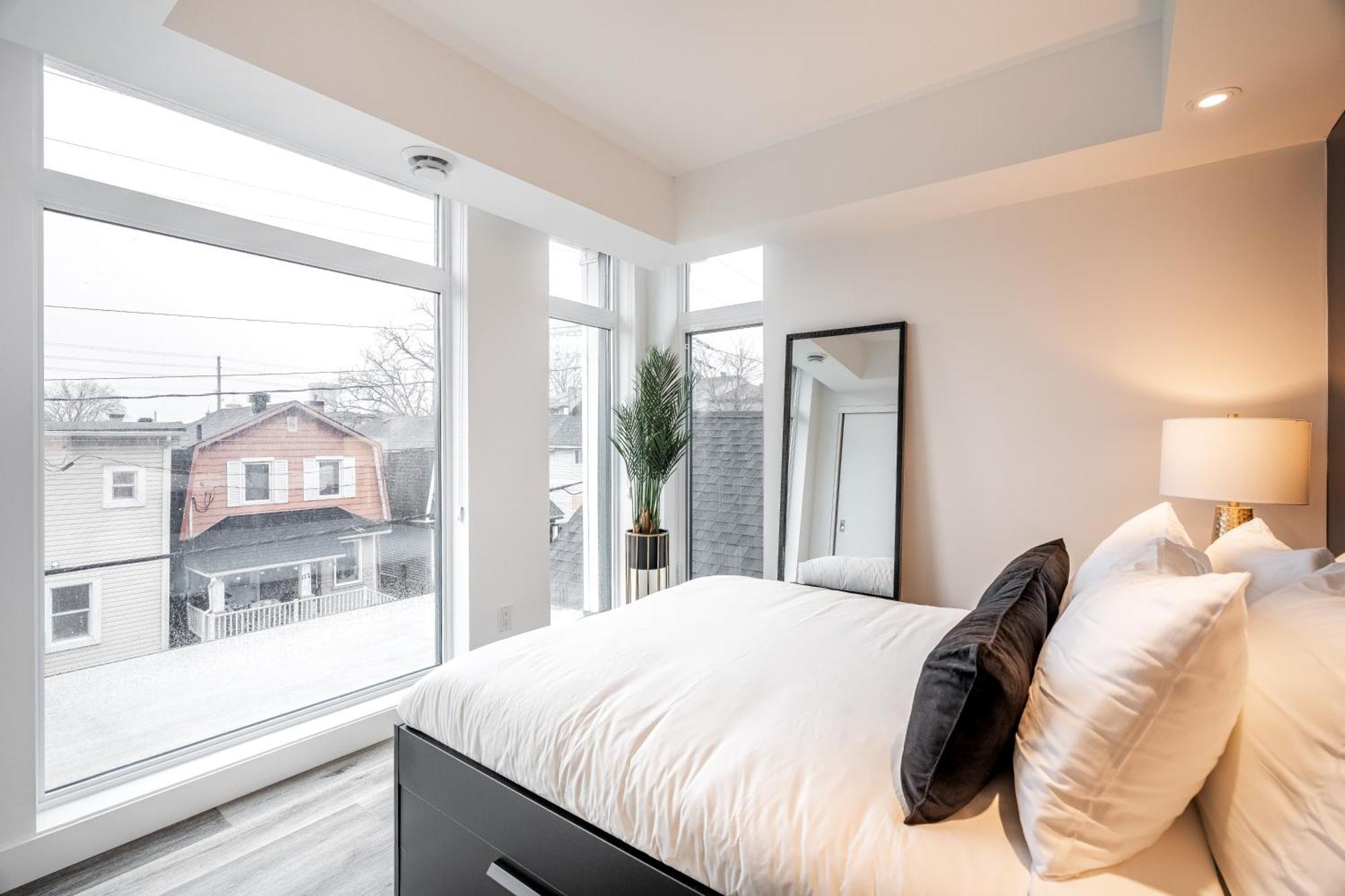 Westview Luxury Suites Оттава Экстерьер фото